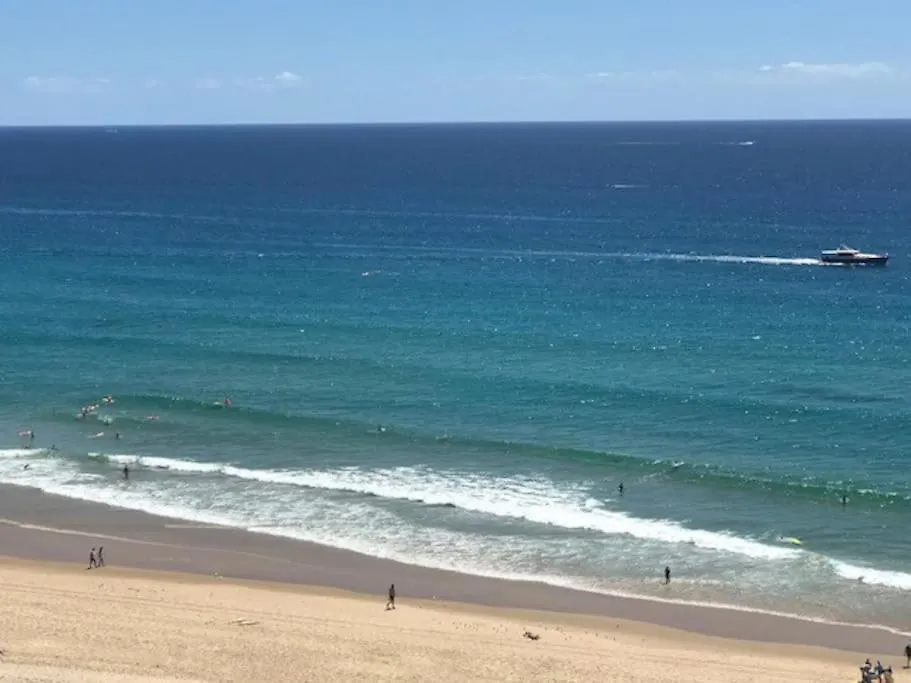 2Br Beachfront Family Friendly Surfers Apartment Gold Coast