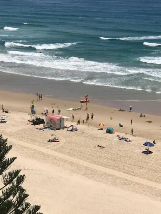 2Br Beachfront Family Friendly Surfers Apartment Gold Coast