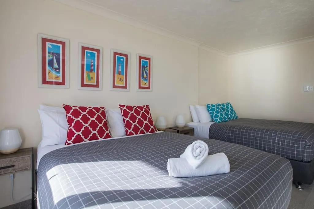 2Br Beachfront Family Friendly Surfers Apartment Gold Coast