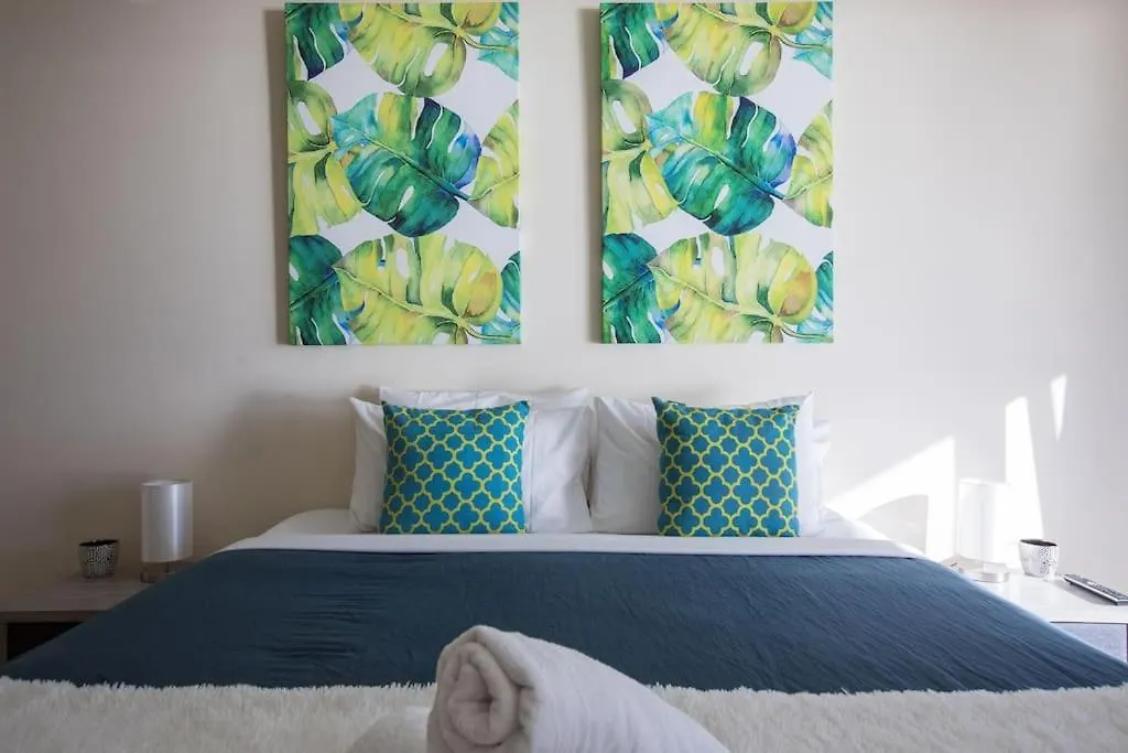 2Br Beachfront Family Friendly Surfers Apartment Gold Coast