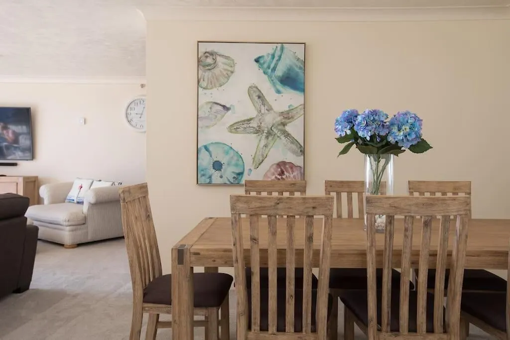 2Br Beachfront Family Friendly Surfers Apartment Gold Coast Australia